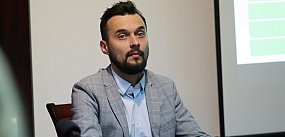 Starosta z podwyżką. Radny Kędziora krytykuje