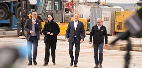 Premier Donald Tusk na budowie szybu w Retkowie