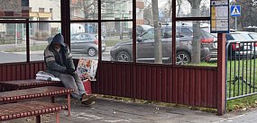 Zamieszkał na przystanku w Głogowie