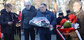 Czas zadumy przed Zakładem Karnym w Głogowie