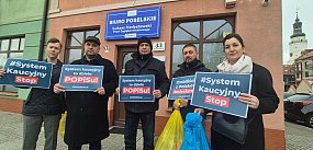 [WIDEO] Awantura o butelki pod biurem posła