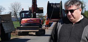 Kabel za miliony, internetu brak. Problemy w Cebrze