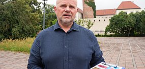 Biało-czerwona na stałe nad zamkiem? Jest taki wniosek