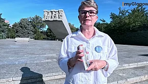 Rysunki dzieci na miejskich widokówkach