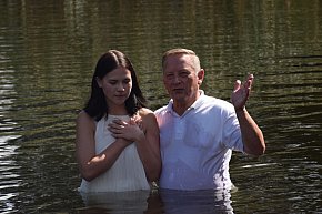 Chrzest przez zanurzenie na stawie w Głogówku-7903