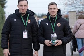 Pomagają harcerze i piłkarze, wszyscy dla fundacji-8347