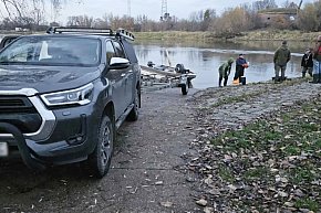 Badają ryby w Odrze-8504