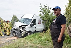 Bus wjechał w maszynę rolniczą koło Głogowa-173304