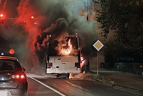 [FOTO] Autobus z pasażerami stanął w płomieniach w Głogowie-173765