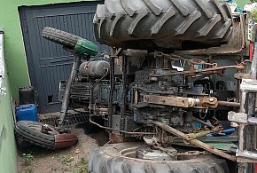Traktor na dachu! Policja szuka sprawcy szalonego rajdu-174592