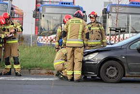 Kolizja dwóch aut na Transportowej w Głogowie. Wymuszenie pierwszeństwa [FOTO]-176015
