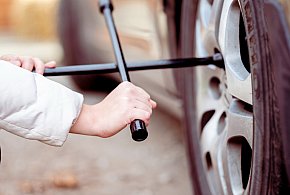 Z pozoru drobiazg, a może skończyć się tragedią. Urząd ostrzega kierowców-176428