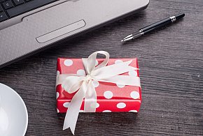 Świąteczna paczka może stać się problemem. Skarbówka patrzy z ukrycia-177475