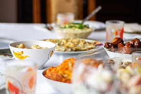 Polacy znów sięgną głębiej do kieszeni. Tyle wydają na świąteczne jedzenie-178473