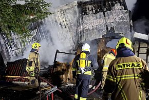 Domek w ogniu. Sześć jednostek w akcji-179179