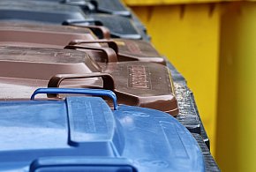 Fioletowe worki na odpady. Oto, co powinno tam trafiać-179743