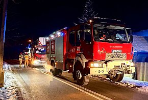Trzy zastępy do komina. Takie gaszenie to już norma! [FOTO]
