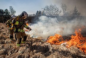 Rekordowa liczba pożarów. Pogotowie aż ratowało strażaka [FOTO]