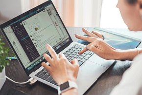 Polacy dorabiają, gdzie się da! Oto, w jakich branżach łapią zlecenia