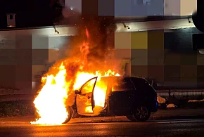 Auto stanęło w ogniu. Akcja strażaków w Głogowie