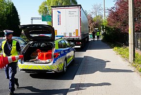 Ciężarówka kontra Opel na dużym rondzie w Głogowie