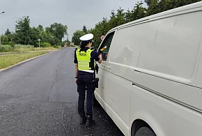 Piją i jadą. Kobieta i mężczyzna za kółkiem po alkoholu!