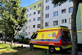 90-latek potrzebował pomocy. Na miejsce ruszyły wszystkie służby