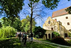 Seniorzy odkrywali historię Zamku w Czernej