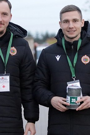 Pomagają harcerze i piłkarze, wszyscy dla fundacji-8347