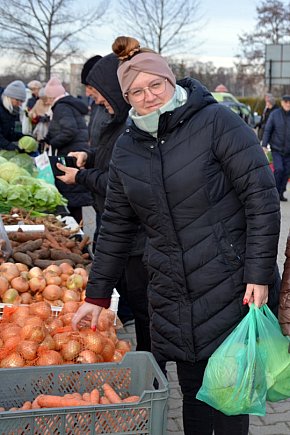 Świąteczne zakupy na targu w Głogowie-8705