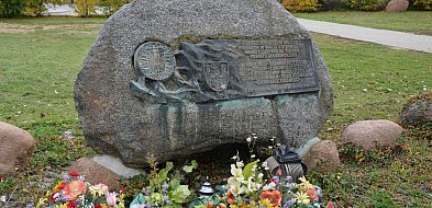 Pamięć schowana za cmentarną kaplicą-176069