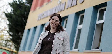 [WIDEO] Owacje na korytarzu dla nowej dyrektor! Wspaniała: To wzruszające