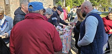 Dobro wraca. Przyszli, kupili i wsparli leczenie [FOTO]