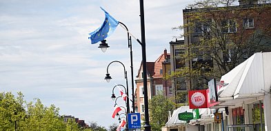 140 biało-czerwonych i 50 unijnych. Flagi na ulicach w Głogowie