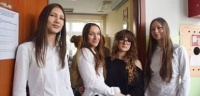 [FOTO] Angielski na luzie w SP 11 w Głogowie. Dostali lizaki na szczęście