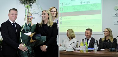 [FOTO] Na sesji 15:0 dla wójta Wołoszyna, który utonął w kwiatach