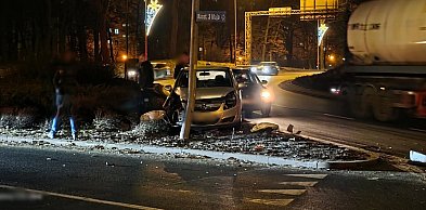 Poślizg, latarnia i konsekwencje. Co się stało na głogowskim rondzie?