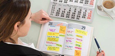 Jak dobrze ułożony grafik obniża koszty nadgodzin i ryzyko sporów z pracownikami?