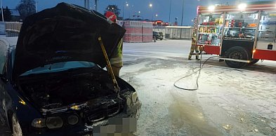 Płonęło BMW pod sklepem w Głogowie!