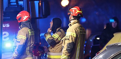 Nocny pożar na Osiedlu Kopernik w Głogowie. Dym i ogień na klatce schodowej
