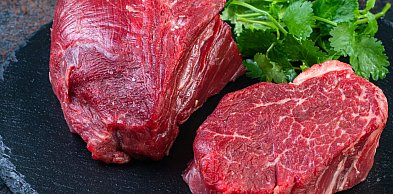 Mięso premium – czym różni się od standardowych produktów dostępnych w marketach
