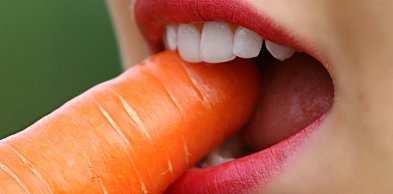 Jak odbudowa uśmiechu wpływa na codzienny komfort i pewność siebie