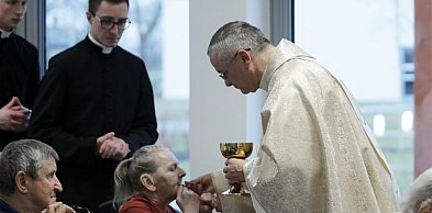 [FOTO] Biskup wśród chorych w Głogowie. Chwile pełne wzruszeń