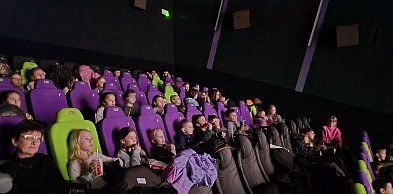 Filmowy finał ferii w gminie Głogów. Dzieci obejrzały „Orzełka Iggy”