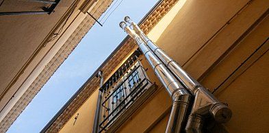 Orynnowanie dachu domu jednorodzinnego – dlaczego to ważny element konstrukcji?