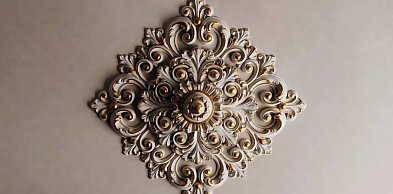 Rozeta sufitowa – co to jest i do czego służy?