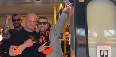 [FOTO] 600 kibiców w jednym pociągu i wielkie derby