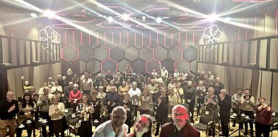 Magiczny wieczór z Robertem Rozmusem w Grębocicach!