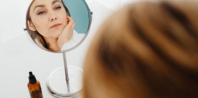 Dlaczego zmęczenie i stres pozostawiają ślady na twarzy