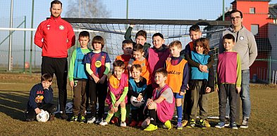 [WIDEO] Tłumy dzieci na pierwszym treningu! Tutaj piłka wygrała z telefonem